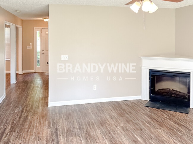 Foto del edificio - 6202 Hickory Ln Cir