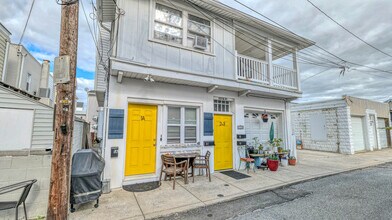 Building Photo - 117 Newport Ct