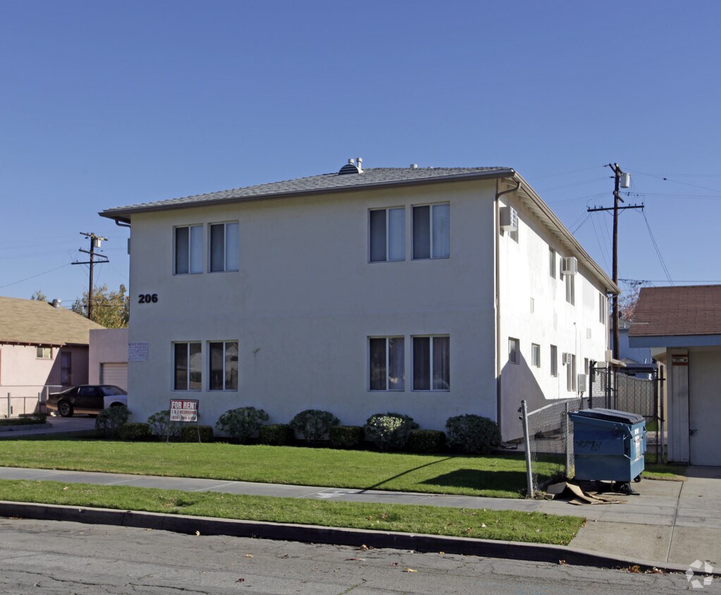 Building Photo - 206 Harps St