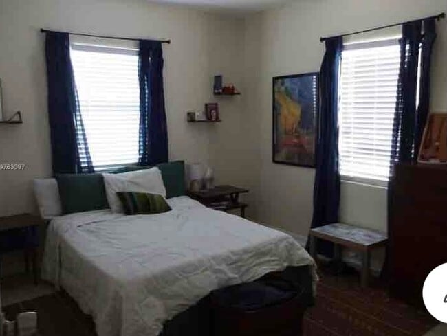 dormitorio - 1721 Rodman St