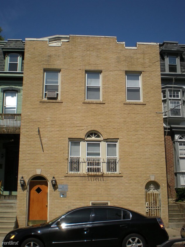 Building Photo - 214 S 41st St