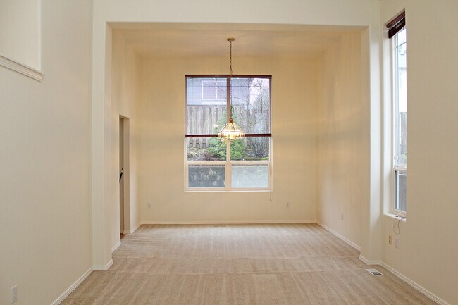 Building Photo - Quality Craftsman 3 Bed 2.5 Ba in Bethany