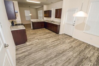 Building Photo - 2527 Verano Dr