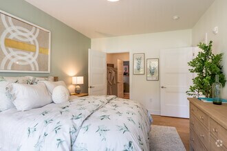 1BR, 1BA - 931SF - 34 Eden