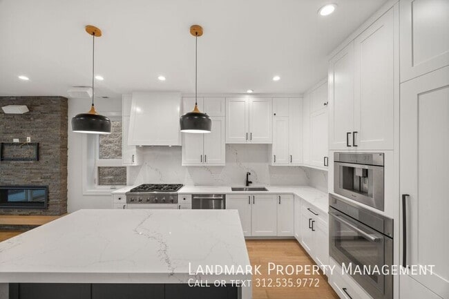 Foto del edificio - 2658 N Bosworth Ave
