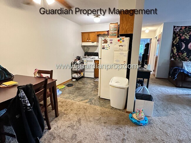 Foto del edificio - Top Floor w/Balcony, Excellent Condition, ...