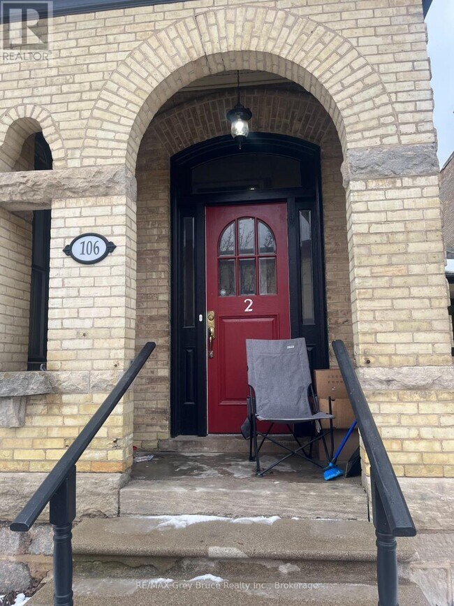 Photo du bâtiment - 106 1st Ave S