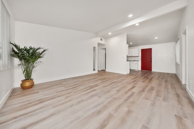 Building Photo - 6412 Stoneman Dr