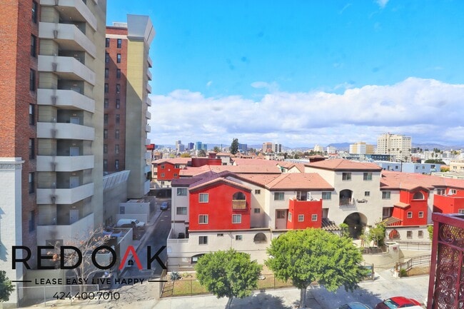 Foto del edificio - 744 Beacon Ave