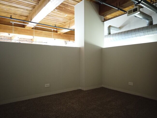 Foto del edificio - 1545 S State St