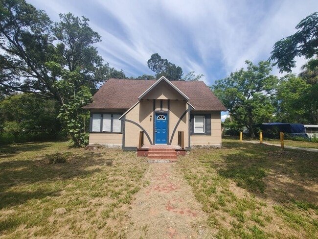 Photo - 2/1 Large Gibsonton Home Ready for You!