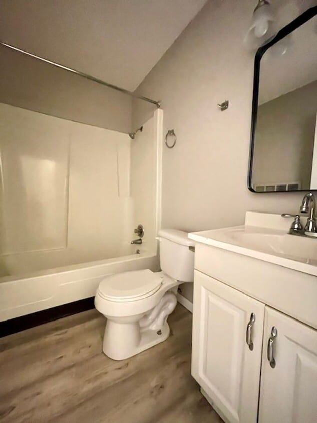 Building Photo - NORWALK - 1 Bedroom Available!