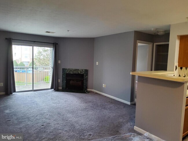 Building Photo - 8911 Town Center Cir