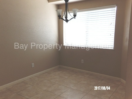 Building Photo - 1044 Iverson St