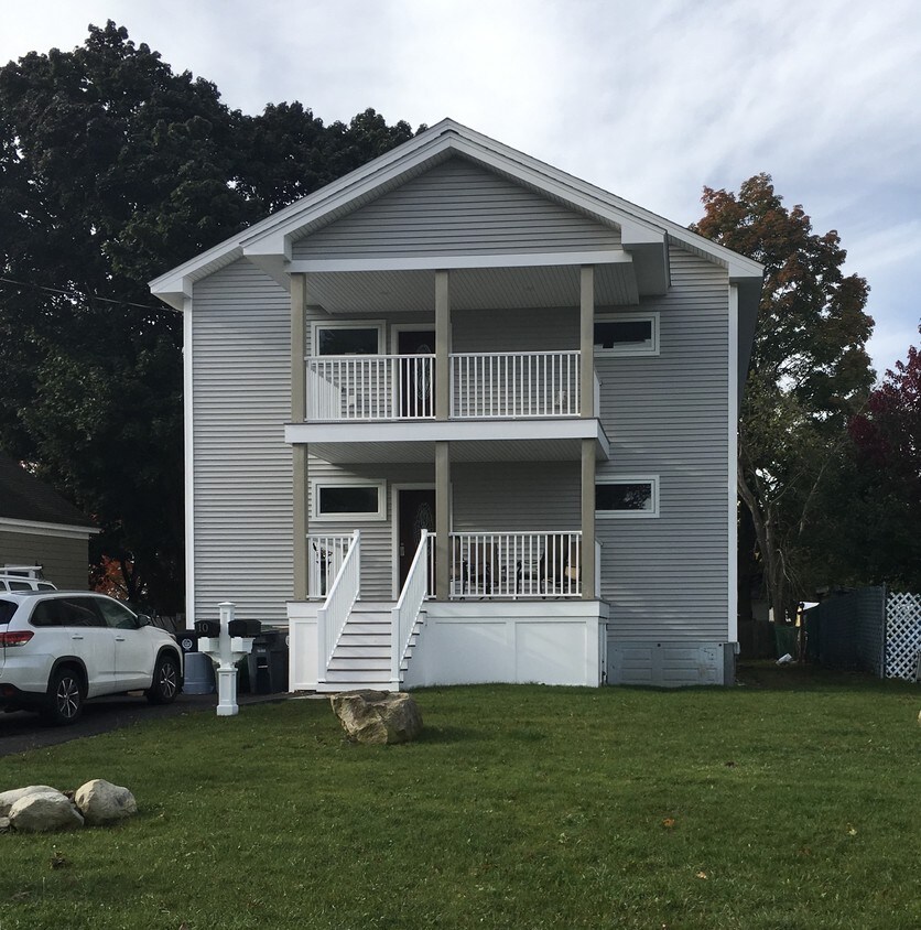 10 Lake Ave, Nashua, NH 03060 Apartments in Nashua, NH