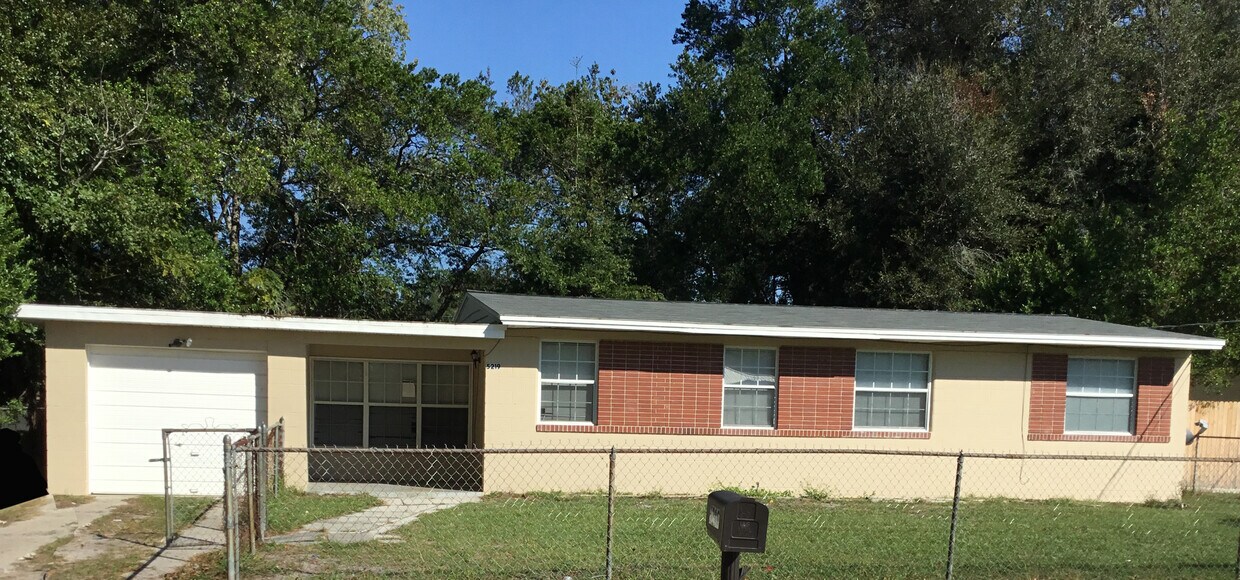 5219 Seaspray Ave, Jacksonville, FL 32244 House Rental in