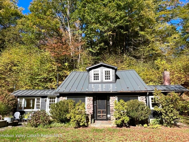 Foto del edificio - 654 Watson Hollow Rd