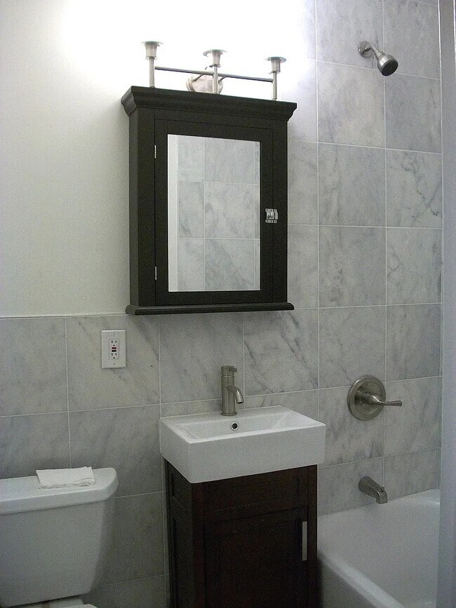Foto del edificio - 344 E 58th St