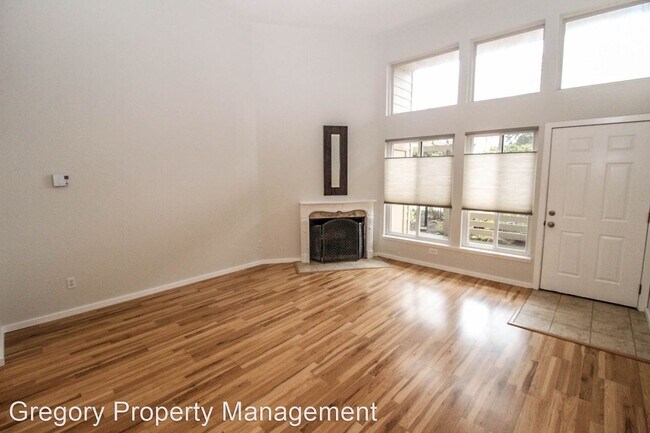 Building Photo - 9206 NE Juanita Dr