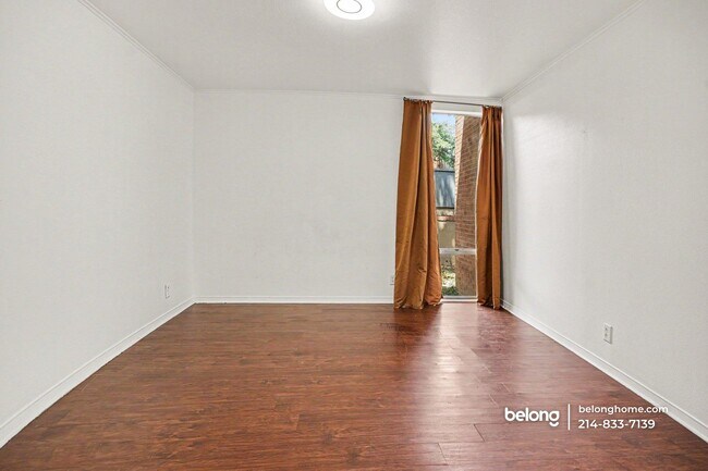 Building Photo - 506 E Avenue J