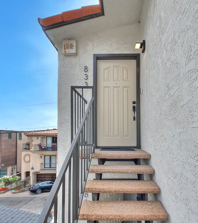 Building Photo - 833 Monterey Blvd