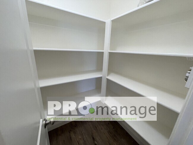 Building Photo - 3 Bed, 2 Bath Town Home w/ 2 Car Garage - Idaho Falls