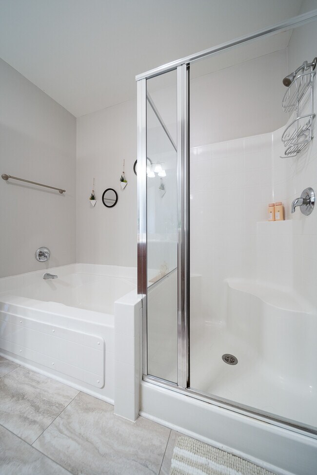 Foto del edificio - 8231 Lenox Creekside Dr