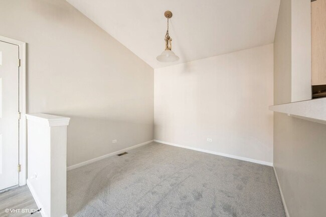 Building Photo - Beautiful 3rd Floor Condo in Wheeling with...