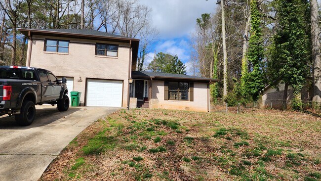 Building Photo - 2242 Chestnut Hill Cir
