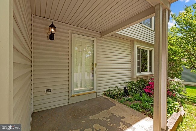 Building Photo - 9404 Mirror Pond Dr