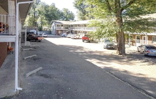 Photo - 319-321 E Brookside St Apartment