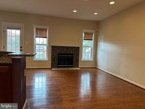 Building Photo - 16 Peppermint Dr