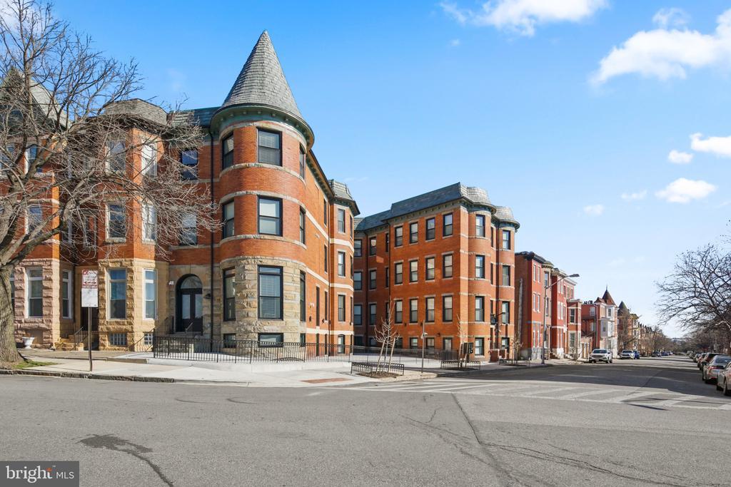 Primary Photo - 2201 Brookfield Ave
