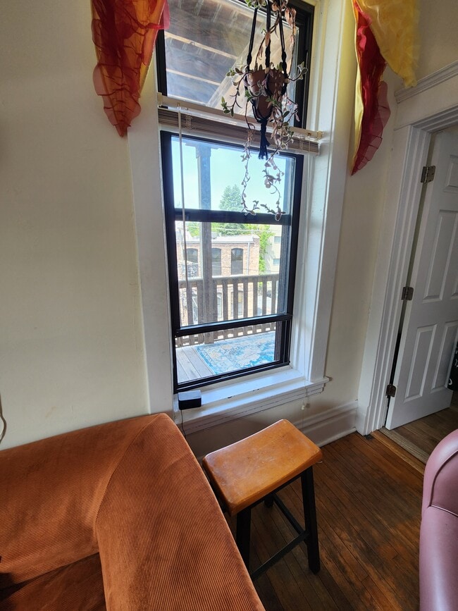 Foto del edificio - 1048 N Marshfield Ave