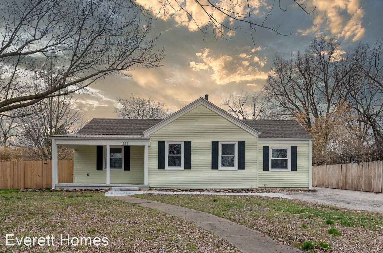 Primary Photo - 4 br, 2 bath House - 1325 N Summit Ave