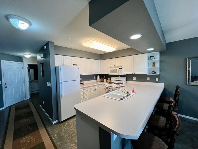 Building Photo - 2 Bedroom/1.5 Bath Condo in Mariner's Cove...