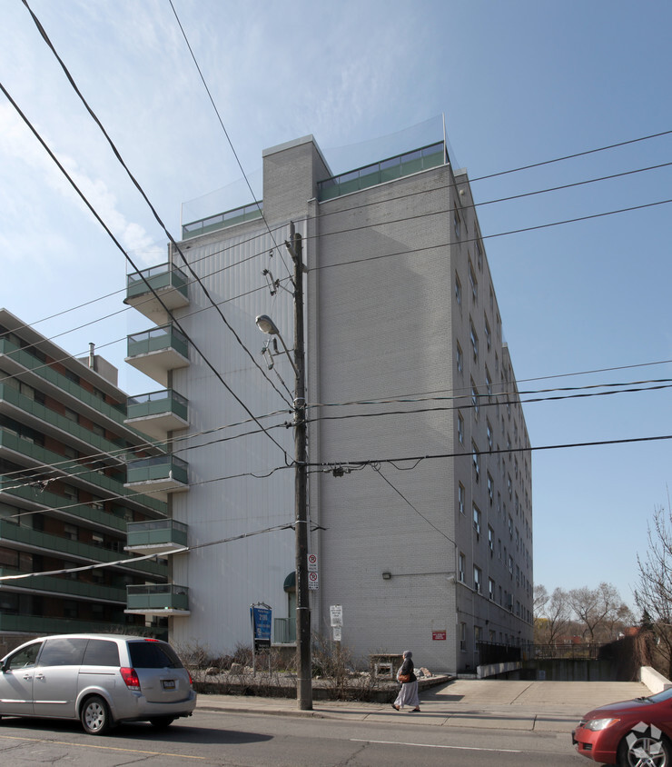 Building Photo - South Garden Apartments