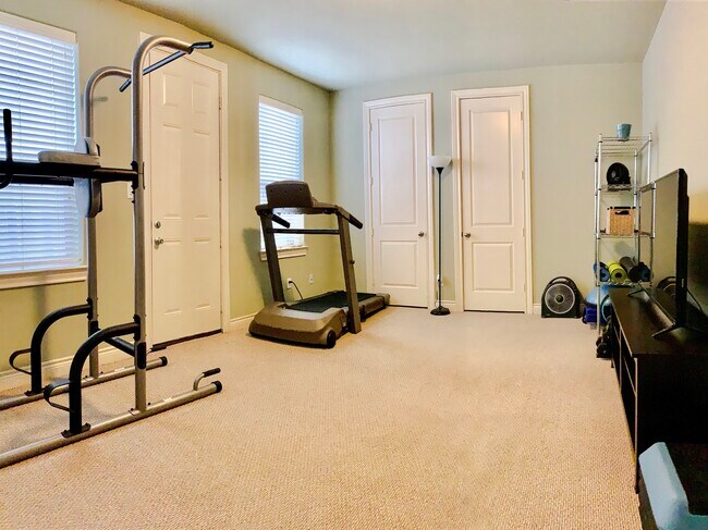 Dormitorio en el primer piso con baño propio - 9617 Pemberton Cres Dr