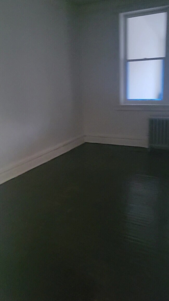 Back bedroom - 1442 Queen Anne Rd