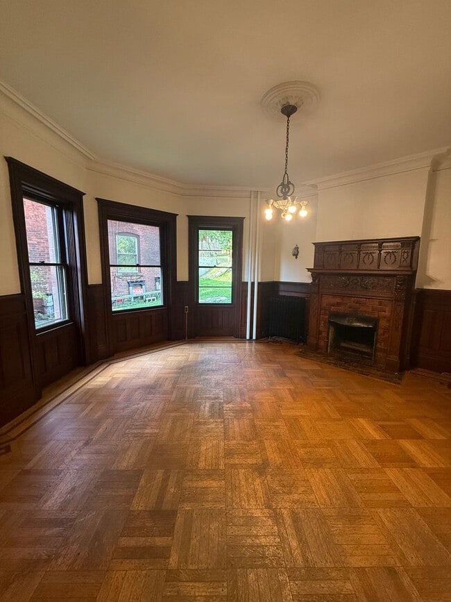 Building Photo - 409 Grand St