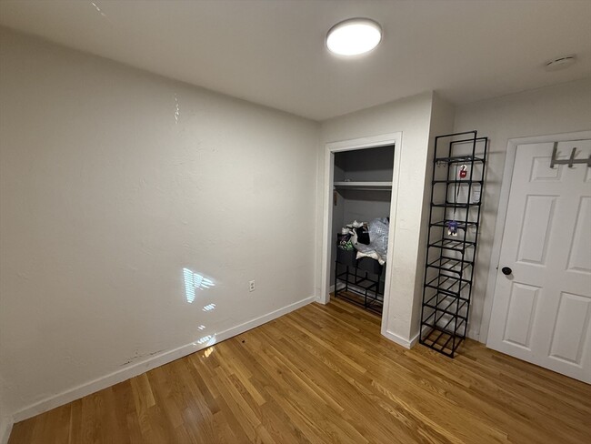 Building Photo - 181 Bowen St