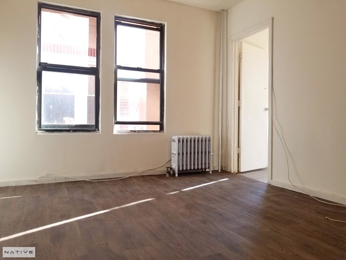 Foto principal - 412 McDonald Ave