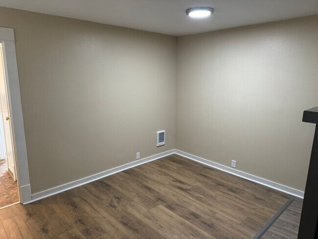 Foto del edificio - 1351 McCoy Ave NE