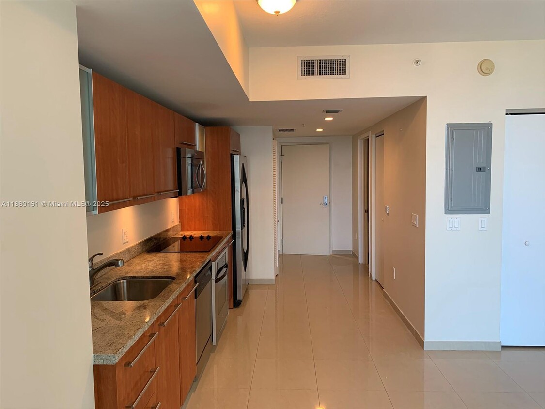 Foto principal - 185 SW 7th St