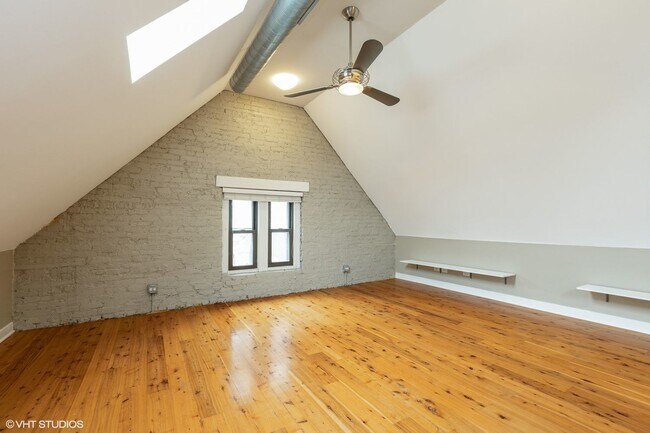Building Photo - 2308 N Southport Ave