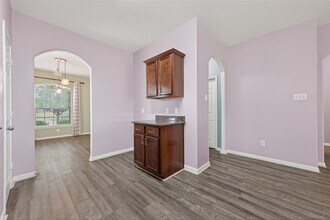 Building Photo - 30914 W Lost Creek Blvd