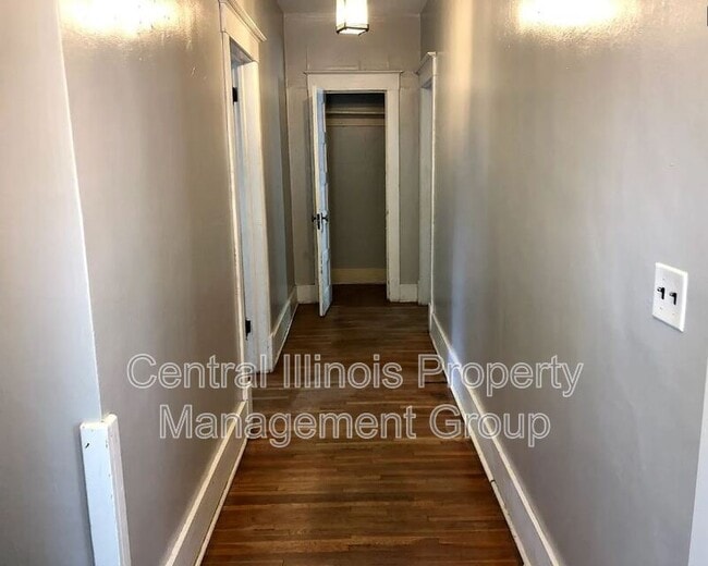 Building Photo - 505 E Locust St