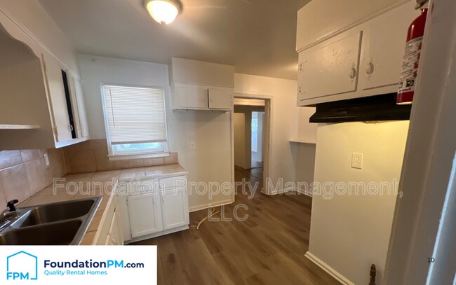 Foto del edificio - 1742 Victoria Ave