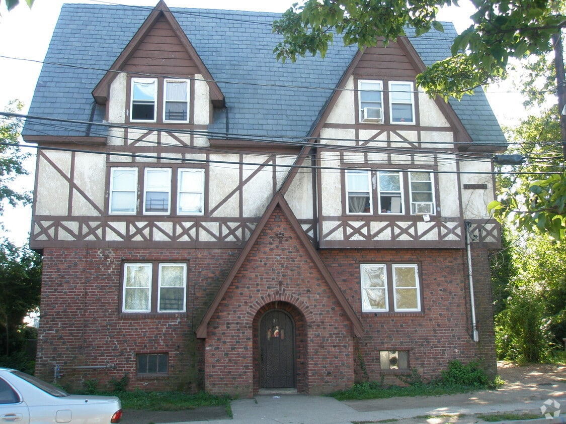 21 Edna Ct, Baldwin, NY 11510 Apartments in Baldwin, NY