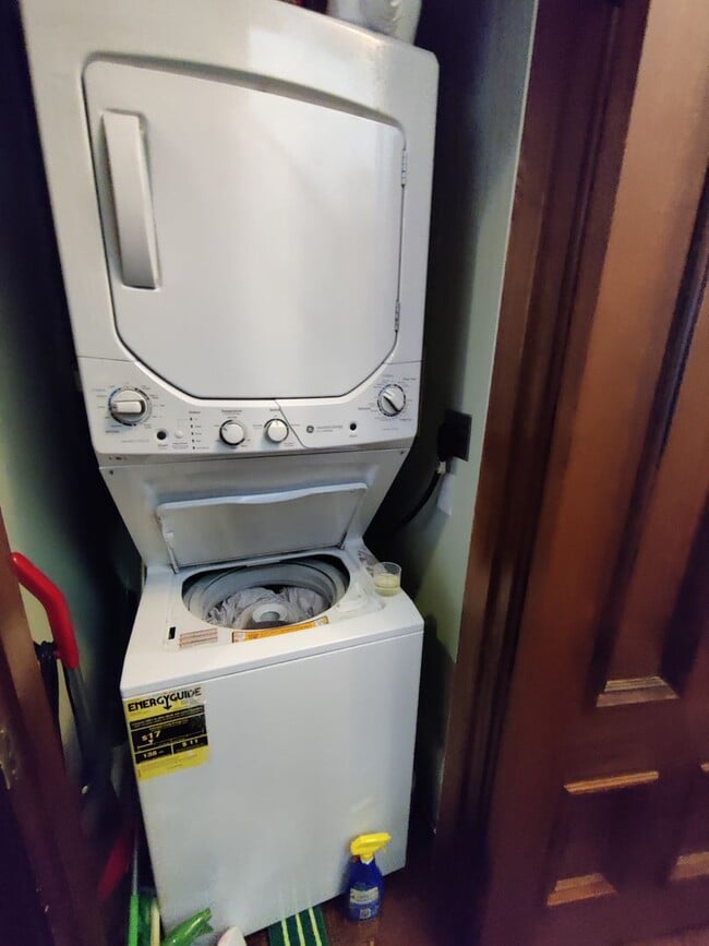 Foto del edificio - Central Mission Hill Location, In-Unit Washer and Dryer, Stainless Steel Kitchen Appliance, Big b...